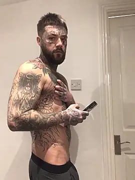 Snapshot of magicmichaell chatting on 11.26.25 magicmichaell online show from 11.26.25