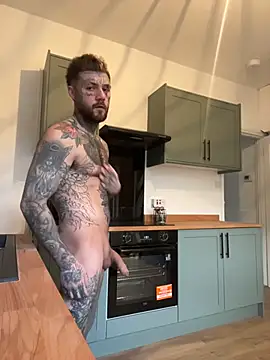 Snapshot of magicmichaell chatting on 12.21.25 magicmichaell online show from 12.21.25