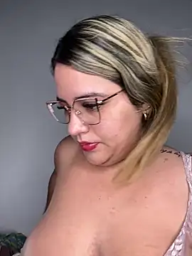 Snapshot of Amira_Malia chatting on 03.04.26 Amira Malia online show from 03.04.26