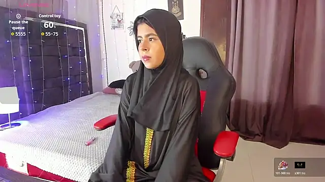 Snapshot of NaylaAbadi chatting on 11.19.25 NaylaAbadi online show from 11.19.25