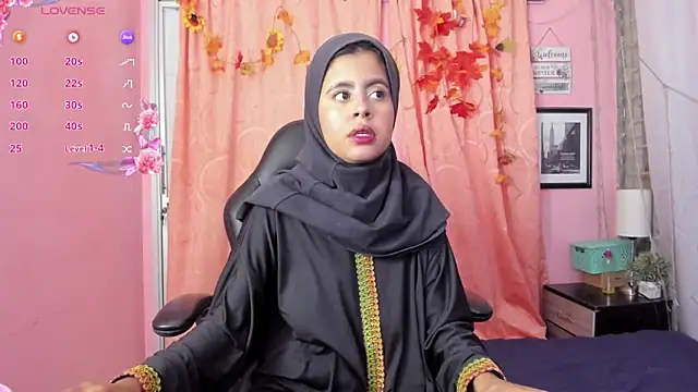 Snapshot of NaylaAbadi chatting on 12.05.25 NaylaAbadi online show from 12.05.25