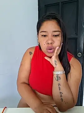 Snapshot of Sarahy- chatting on 12.22.25 Sarahy- online show from 12.22.25