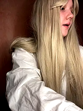 Scarlett Shadow online show from 11.15.25