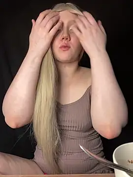 Snapshot of Scarlett_Shadow chatting on 11.26.25 Scarlett Shadow online show from 11.26.25