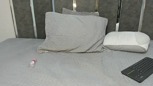 Snapshot of Adam_Grey_ chatting on 11.25.25 Adam Grey online show from 11.25.25