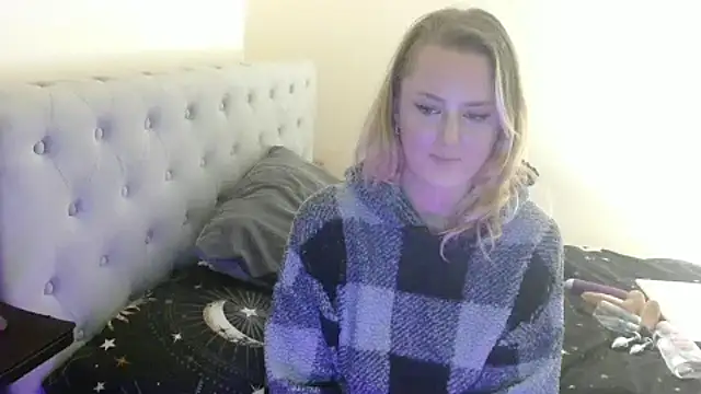 Snapshot of Tatted_emi chatting on 02.10.26 Tatted emi online show from 02.10.26