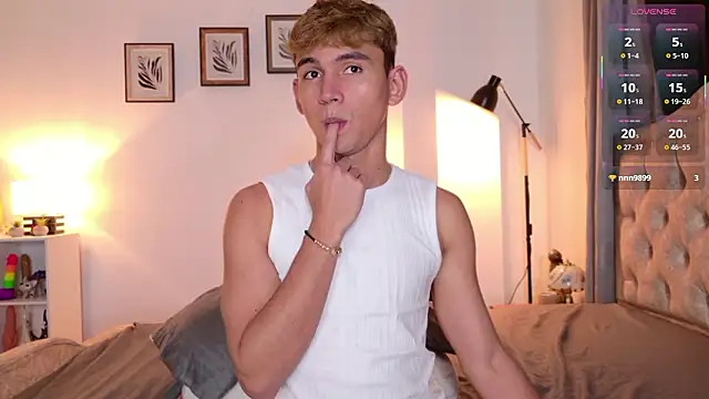 Snapshot of estebanperez_26 chatting on 02.03.26 estebanperez 26 online show from 02.03.26