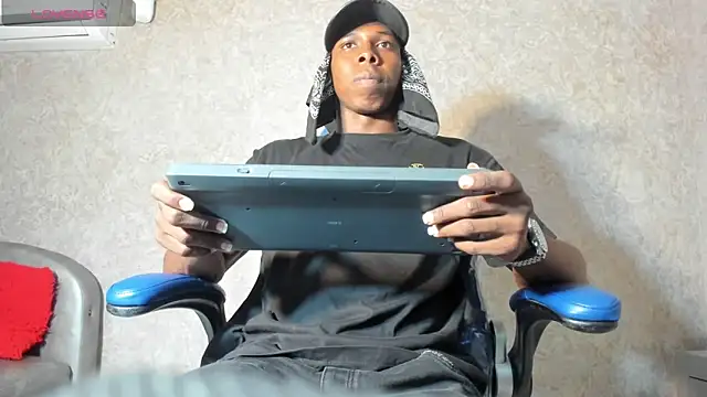 Snapshot of mike_aly chatting on 02.12.26 mike aly online show from 02.12.26