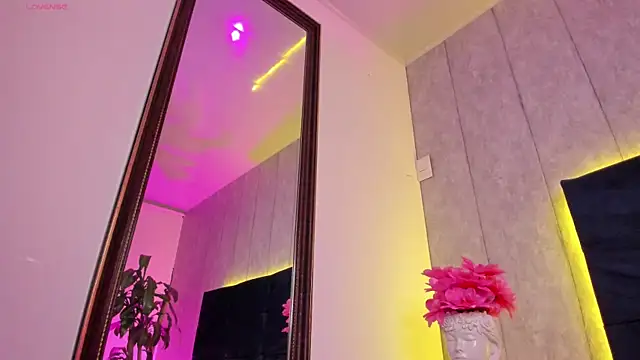 Snapshot of marysofff chatting on 12.02.25 marysofff online show from 12.02.25