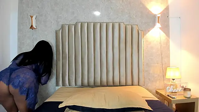 Snapshot of ArissDeLuna chatting on 11.28.25 ArissDeLuna online show from 11.28.25