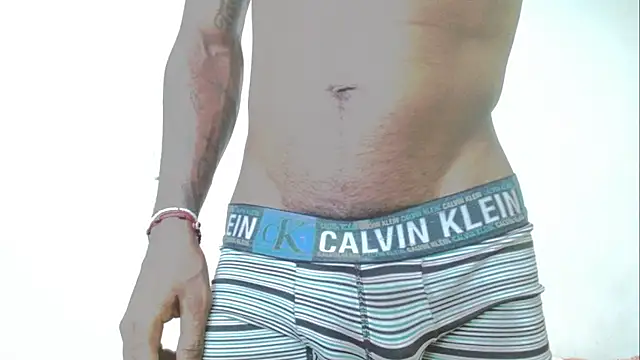 Snapshot of antonela-cris chatting on 11.23.25 antonela-cris online show from 11.23.25