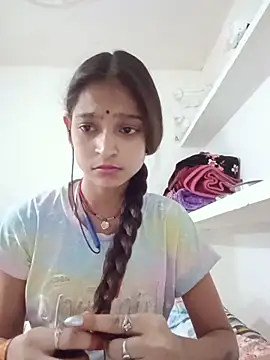 Mohnicute online show from 05.20.26