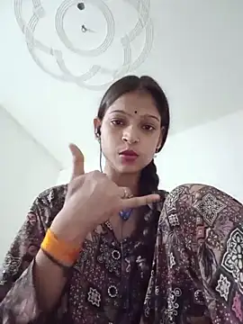 Mohnicute online show from 06.15.26
