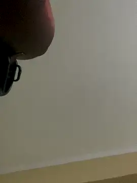 Snapshot of Taurina0105 chatting on 11.22.25 Taurina0105 online show from 11.22.25