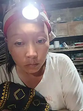 girl-hot2x online show from 05.18.26