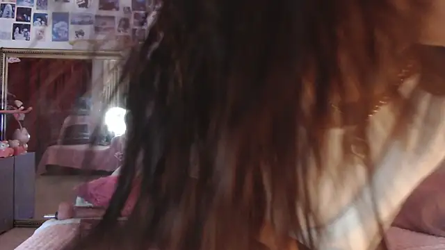 Mia Tylorr online show from 11.11.25