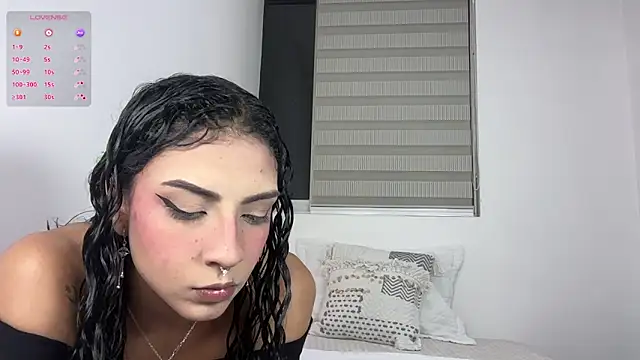 Snapshot of MrandMrsRivas chatting on 12.05.25 MrandMrsRivas online show from 12.05.25