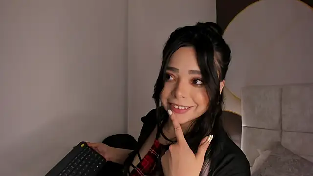 Snapshot of Has_gonzalez chatting on 11.25.25 Has gonzalez online show from 11.25.25