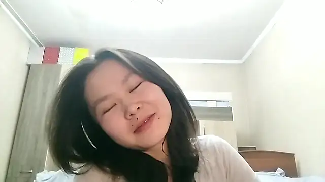 Snapshot of HuldaKye chatting on 11.21.25 HuldaKye online show from 11.21.25