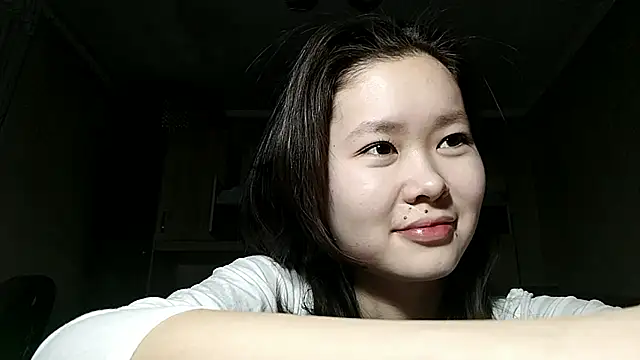 Snapshot of HuldaKye chatting on 11.25.25 HuldaKye online show from 11.25.25