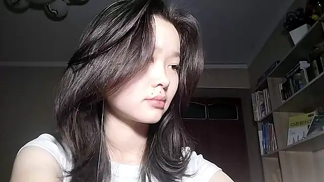 Snapshot of HuldaKye chatting on 12.02.25 HuldaKye online show from 12.02.25