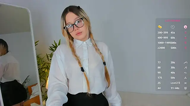 Snapshot of Love_audirs6 chatting on 12.21.25 Love audirs6 online show from 12.21.25