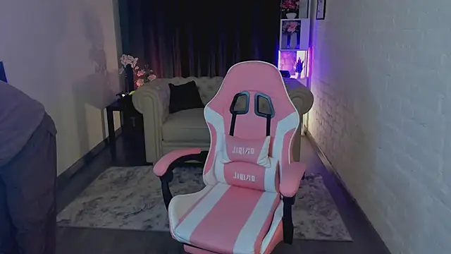 Elizabeth Walson online show from 02.02.26