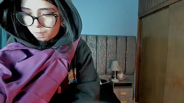 Snapshot of Atenea_Velle chatting on 11.28.25 Atenea Velle online show from 11.28.25