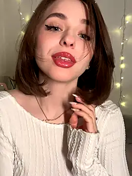 Snapshot of yoyogirlx chatting on 12.21.25 yoyogirlx online show from 12.21.25