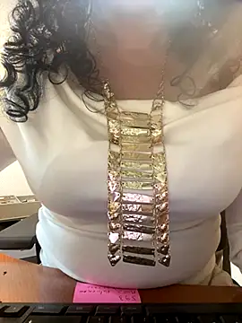 Snapshot of Deessenympho chatting on 12.15.25 Deessenympho online show from 12.15.25