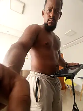 Snapshot of Zepouvinho chatting on 12.15.25 Zepouvinho online show from 12.15.25