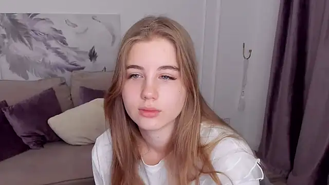 Snapshot of GoldenMirage chatting on 11.23.25 GoldenMirage online show from 11.23.25