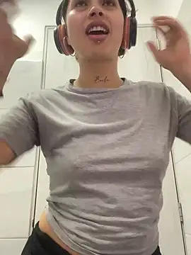 Snapshot of Dreana chatting on 01.15.26 Dreana online show from 01.15.26