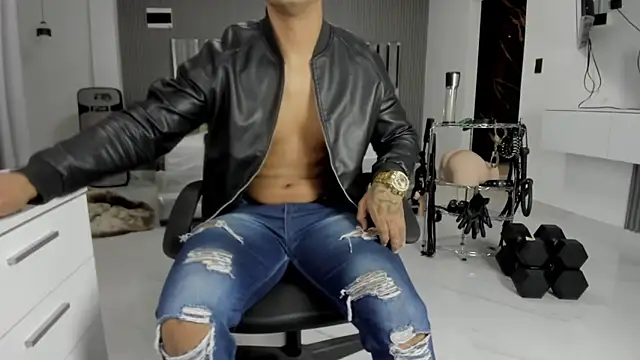 Snapshot of master_leather chatting on 06.10.26 master leather online show from 06.10.26