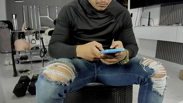 Snapshot of master_leather chatting on 06.18.26 master leather online show from 06.18.26