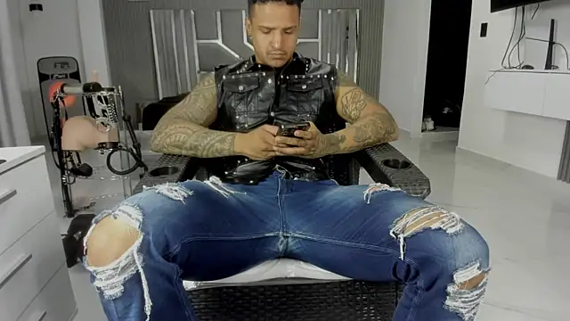 Snapshot of master_leather chatting on 06.20.26 master leather online show from 06.20.26