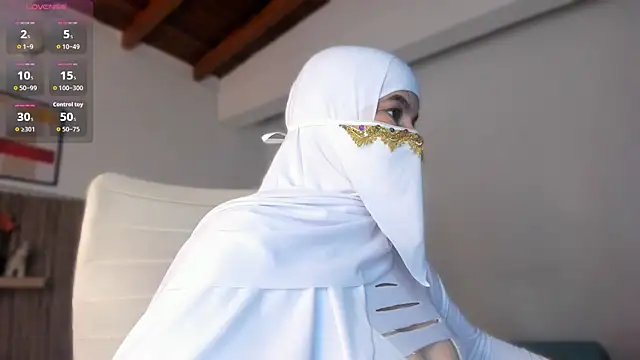 Hannaa Dolly online show from 11.18.25