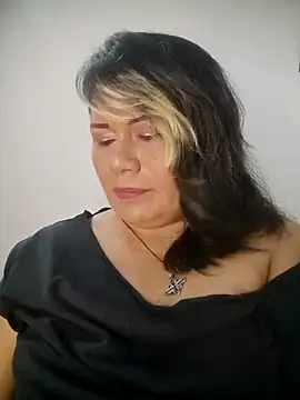 Snapshot of angi_daw chatting on 04.20.26 angi daw online show from 04.20.26