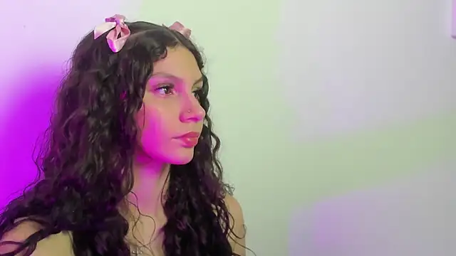 Snapshot of cloee20_ chatting on 12.19.25 cloee20 online show from 12.19.25