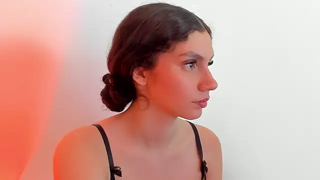 Snapshot of cloee20_ chatting on 12.22.25 cloee20 online show from 12.22.25