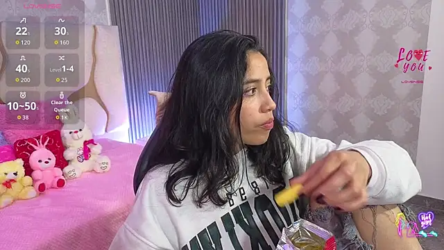 Snapshot of Joselyn_tay chatting on 05.18.26 Joselyn tay online show from 05.18.26