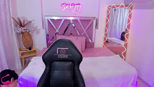 Snapshot of ISABELA_TAY chatting on 11.20.25 ISABELA TAY online show from 11.20.25