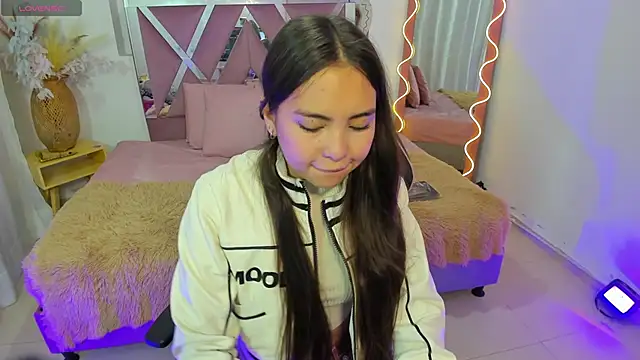 Snapshot of ISABELA_TAY chatting on 11.26.25 ISABELA TAY online show from 11.26.25