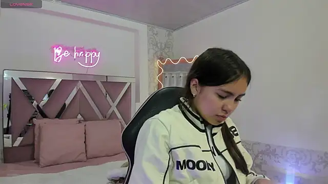 Snapshot of ISABELA_TAY chatting on 12.19.25 ISABELA TAY online show from 12.19.25