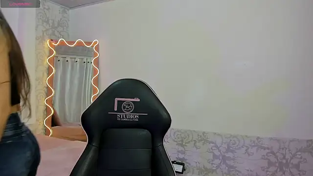 Snapshot of ISABELA_TAY chatting on 12.22.25 ISABELA TAY online show from 12.22.25