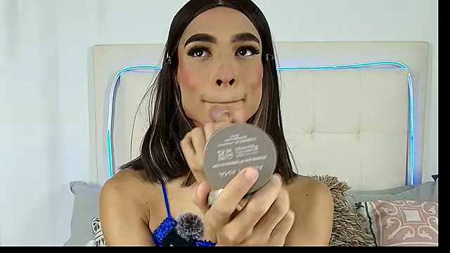 Daphne Hills online show from 02.19.26