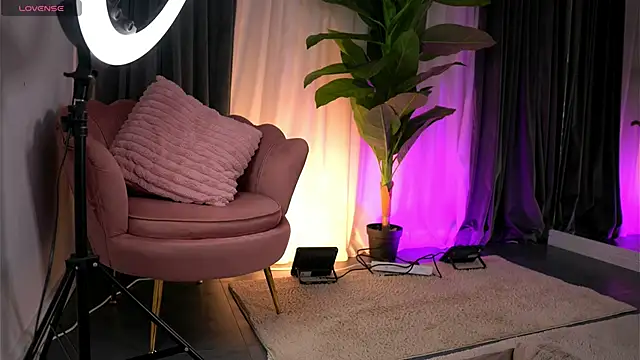 Snapshot of WendyyLuv chatting on 06.19.26 WendyyLuv online show from 06.19.26