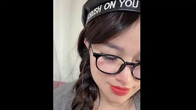 Snapshot of MiCandy-Lovee chatting on 11.21.25 MiCandy-Lovee online show from 11.21.25