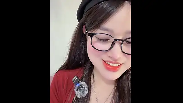 Snapshot of MiCandy-Lovee chatting on 11.24.25 MiCandy-Lovee online show from 11.24.25