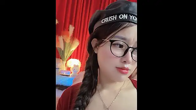 Snapshot of MiCandy-Lovee chatting on 11.30.25 MiCandy-Lovee online show from 11.30.25